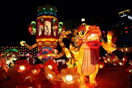 Hoi An Mid-Autumn Festival - Full moon night sparkling with colors